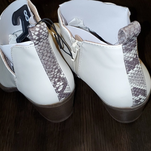 TIME AND TRU IVORY SNAKE TRIM 2/$24 - Picture 3 of 8